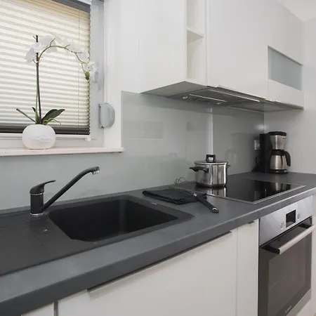 Silver Stone Apartment *