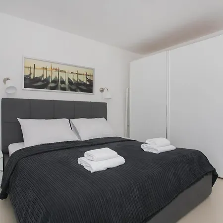 Apartment Silver Stone *